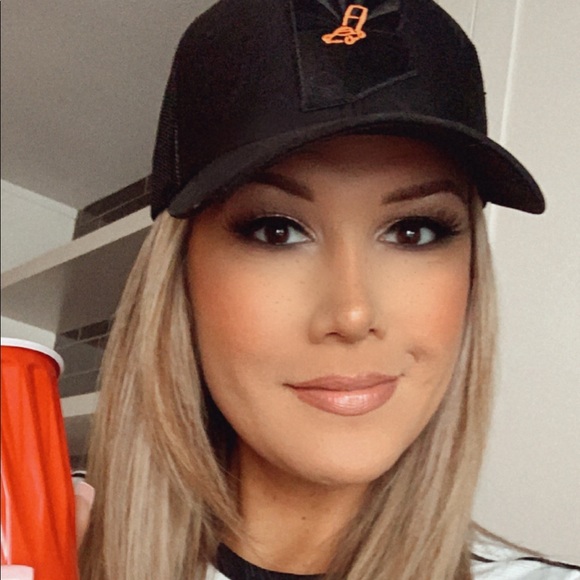 Meet your Posher, Jessica - Picture 2 of 2